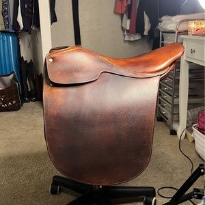 CROSBY 18” English Saddle Seat Saddle
